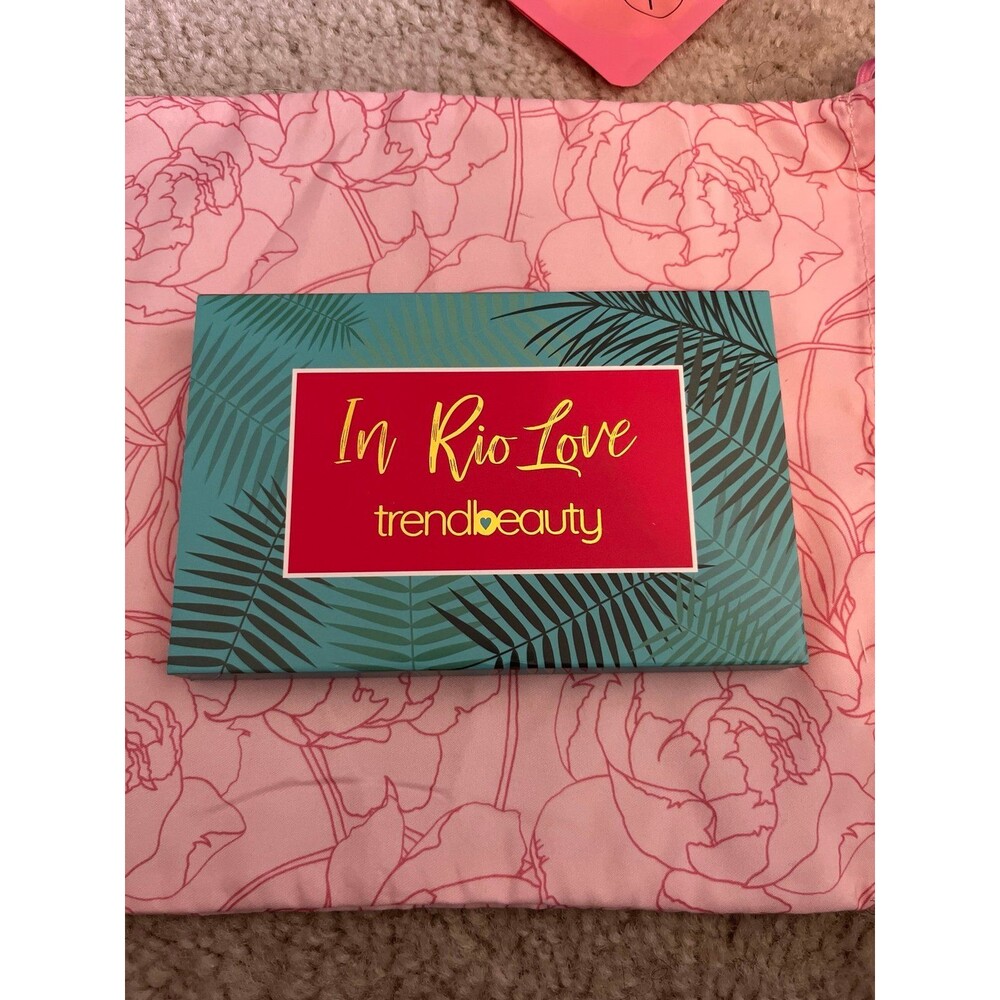 eyeshadow palette In Rio Love trendbeauty